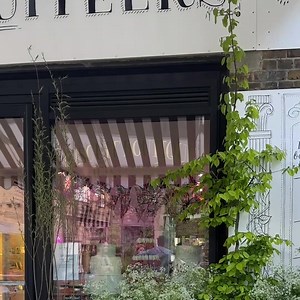 Discover hand iced and personalised biscuits by Biscuiteers. 💝 | Biscuiteers