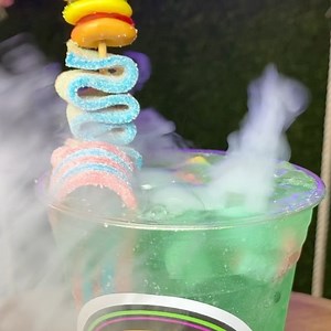 De vuelta con nuestro cocktail 🍹 LA FÓRMULA 🧪 Pídelo to go 12-7pm #burgermayolab #cocktail | Burger & Mayo Lab