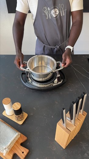 12K views · 34 reactions | Gehacktes anbraten und Nudeln kochen im gleichen Kochtopf, geht das? Na klar! Unsere Premium Edelstahl Kochtöpfe erleichtern dir das Kochen, wo sie nur können. Schnell und unkompliziert kochen. #kochen #pasta #SchnellUndLecker #rezept #rezeptideen #rezeptezumnachmachen #gesundkochen #leckerkochen #schnellkochtopf #schnellkochen #einfachkochen | AMC | Facebook