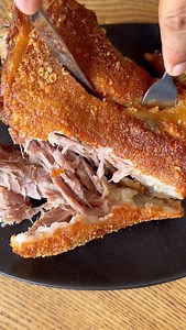 17K reactions · 447 shares | Sino ba namang hindi ma eexcite sa paghihiwa, kung ganito ka crispy at juicy ang nakahain? 襤 #CrispyPata #filipinofood #comfortfood | Pares Point Diner | Facebook