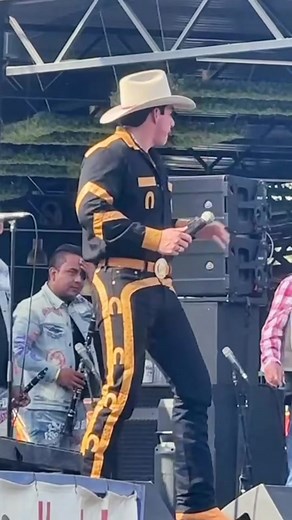 ¡Gracias por todo su apoyo! Su amigo: Cheque Junior #ChequeJunior #EzequielJunior #California #PicoRivera #PicoRiveraCA #SportsArena #ChequeJr #EzequielJunior #EzequielJr #EzequielPeñaHijo #ChequePeñaHijo #EzequielPeñaJunior #Nayarit #Banda #Nayaritas #Baile