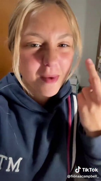 Videos de fionacampbell_ (@fionaacampbell_) con “Call Center - Smash Hits”