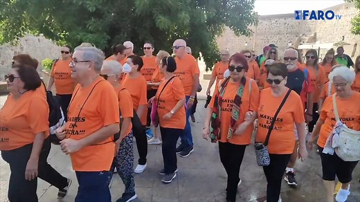 Los mayores ya marchan por las calles de Ceuta en una actividad que ha partido desde las Murallas Reales | El Faro de Ceuta