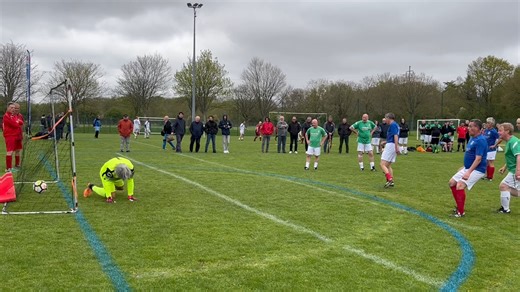 Foot en marchant But de l'attaquant de l'attaquant de l'équipe de France contre l'Irlande... Mais qui est cet ancien joueur pro passé par Lens, Nice et Saint-Etienne ? | Foot Amateur