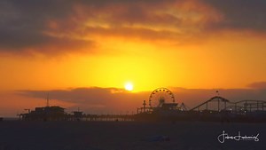 A golden sunset set Santa Monica Beach aglow on Thursday, with the pier and Ferris wheel in silhouette. #SantaMonicaSunset #GoldenHour 📷 Fabian Lewkowicz | Santa Monica Close-up