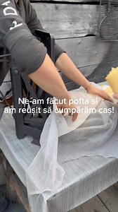 🌲🏔️🐄🐑🏔️🌲La stâna de pe Muntele Rarău, la baciul Copârzan. Un vrednic gospodar ce duce înainte o stână cu renume în regiunea Bucovinei. Face un caș de o bunătate inexplicabilă și are spiritul de gazdă aleasă, cum numai în inima Rarăului există. #BrânzăBună #Rarău #BaciulCopârzan #GospodariDinSlătioara #SatulSlătioara #Munte #Oi #vaci #Dumnezeu | Viața în Bucovina