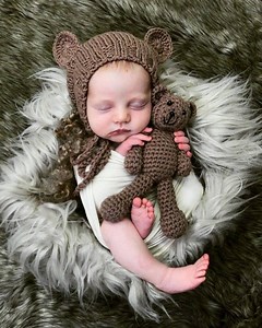 35 reactions | ERIN - 11 days new during today’s session 來殺 Mummy & Daddy we’re CONVINCED she was going to be a diva, and during the first 30 minutes I thought “oooooh boy she’s really gonna make me work today” - HELLO BABY WHISPERER, I struck again, she was the absolute dream for the remainder of the session!  such a pleasure to meet you baby girl! | Gabrielle Davies Photography | Facebook