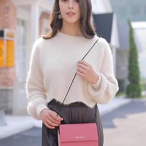 Thu này VENUCO gửi đến nàng mẫu túi da thật ,mini kèm 2 kiểu dây cho nàng thoải mái mix match nha 😍 🌈 Những mẫu sản phẩm đẹp nhất, hot nhất vẫn luôn cập nhật liên tục tại Đây nhé các nàng: ►Túi xách: https://venuco.com.vn/tui-xach/ ►Balo: https://venuco.com.vn/balo/ ►Ví: https://venuco.com.vn/vi/ ►Phụ kiện: https://venuco.com.vn/phu-kien/ ► Link sản phẩm SALE 999k : https://venuco.com.vn/special-price/ VENUCO SALE UPTO 70%: https://venuco.co