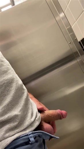 Urinal shake off