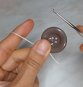 Don't throw your old buttons,look what I made with it 😍 👌 | Angel crochet