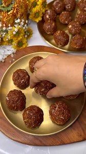 👉 Aliv Ladoo or Halim seeds laddu ki Recipe😍🥰 Aliv /halim seeds is an Indian super food rich in folic acid, iron, vitamins and antioxidants. Benefits: Control hairfall, Iron deficiency, Good for skin, Lactating mothers, Regulates monthly periods and good for constipation and heart problems. NOTE: Aliv seeds are hot in nature. They produce heat in the body when consumed. So eat them in moderation and having them in winter or cold season is a great way to incorporate them into your diet and kee