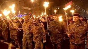 Video. Kiev: sfilano i nazionalisti nel nome di Stepan Bandera