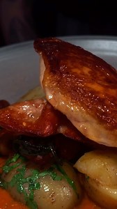 1.2K views | 퐂퐡퐢퐜퐤퐞퐧 퐒퐮퐩퐫퐞퐦퐞 朗 Pan Seared Chicken Breast served with Sautéed Baby Potatoes, Pearl Onions. Spinach finished with a Rich Sun Dried Tomato Sauce ✨ End the week with delicious Food, Drinks & good company. Don’t miss out call in  Book now www.sweetaftonbelfast.com | Sweet Afton - Bar & Kitchen | Facebook