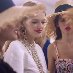 A closer look at the Spring-Summer 2019 collection, including a new line-up of beach-themed accessories. | CHANEL