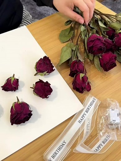 DIY Frame with Dried Red Roses: Step-by-Step Guide