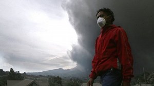 Java volcano: 10km exclusion zone around Mount Kelud