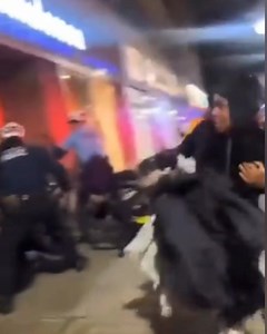 ⚠️ (Sensitive Video Warning) ⚠️ Police arresting Looters in Philadelphia. Looting is taking place at Lululemon, Foot Locker, Apple Store, North Face, and Nordstrom Rack. 😡😡 | Real Lexit