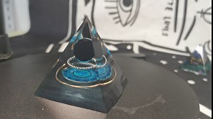 Obsidian Sphere Orgonite Pyramid for Positive Energy Healing Crystal Stone Chakra Orgone Pyramide Collection Gift