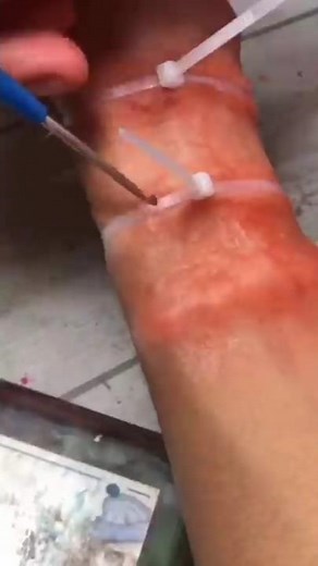 اخطر خدعه على اليد مكياج سينمائي / The most dangerous hand trick with cinematic makeup #sfx_makeup