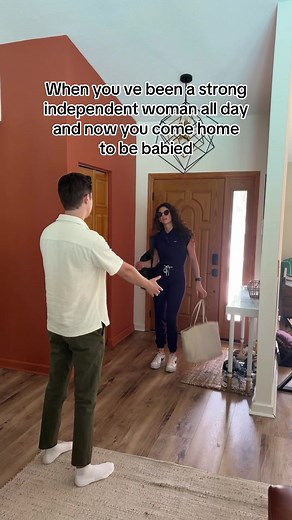 I’m just girl 😬 There is something about coming home and getting a nice big hug from my hubby that can melt away any of the built up tension from the day #couplegoals #medhumor #worklife #marriage @Dr. Raul Molina