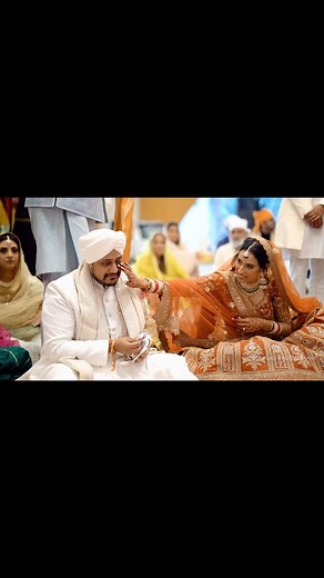I cry with love n joy as I see my beautiful girl who now walks in to be my wife! If he doesn’t looks at you like that, is he even for real? Omg just loveeee the way @taranpahwa looks at his gorgeous bride @susahni09 😍😍🥰 (Sikh wedding, crying groom, Indian bride, CoolBluez photography) | CoolBluez Photography