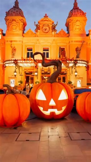 The Monte-Carlo Bay Hotel & Resort wishes you a Happy Halloween ! 🎃 ✨ | Monte-Carlo Bay Hotel & Resort