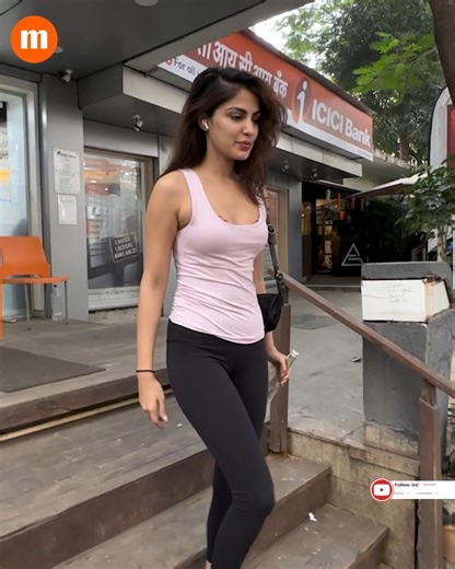 Rhea Chakraborty Spotted at Gym Bandra, Shriya Saran Spotted at Bandra Salon, Kriti Sanon Spotted outside Her Gym in Juhu #RheaChakraborty #ShriyaSaran #kritisanon | Moviefied