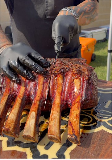 Smoked 5 Bone Tomahawk Rib Roast from @Mosida Market . . #kendrickbbq #primerib #tomahawk #steakdinner @Traeger Grills @MEATER