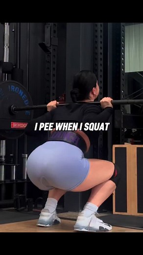 Bianca Lupton | Fat Loss & Strength Coach on Instagram: "Yep, we’re going there. Why do I pee when I squat? 🔹 1 in 3 women experience urinary incontinence 🔹 It can happen when your pelvic floor is too weak or too tight 🔹 A tight pelvic floor is like any overworked muscle , if it’s always “on,” it can’t respond properly under pressure 🔹 Strengthening your pelvic floor goes beyond just Kegels and adjusting your breathing/bracing technique can help massively This isn’t something you need to gue