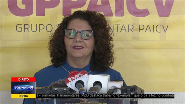 Debate parlamentar sobre sector da saúde Os deputados parlamentares...