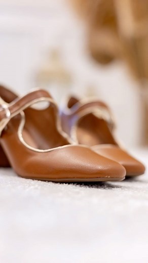 Retrô chic e clássico!!! Bem romântico!!! Lançamentos desta sexta-feira nas lojas físicas e no site!!! | Ana Mello Calçados