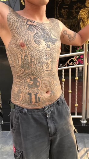 เสื้อกั๊กโบราณที่วัดบางพระ