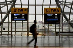 Saudi woman held at Bangkok airport 'fears death' if repatriated