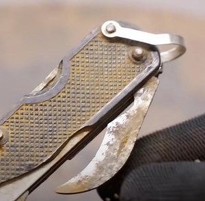 Restoring rusty 70s hunting pocket tool | MetDaan DIY