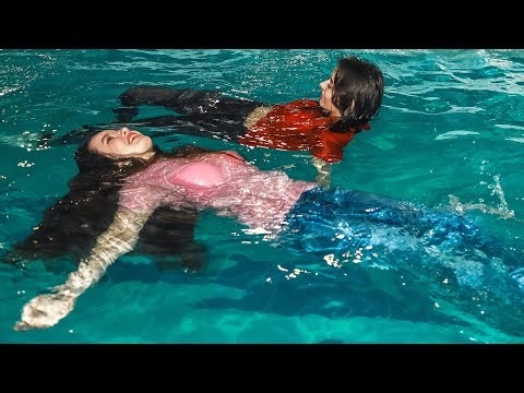 SO COOL! CUTE GIRLS IN WET T-SHIRTS AND WET JEANS POSE IN THE POOL [WETLOOKER ID: ms-4830-group1]