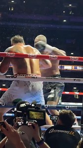 Олександр Усик опублікував у соцмережах момент нокауту Даніеля Дюбуа 👊🏻 | Champion.com.ua