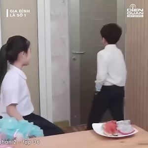 34K views · 80 reactions | Bạn trai Lam Chi lén lút tán tỉnh Tâm Anh ngay trong nhà cô ấy ---------------- © Nội dung được khai thác và bảo vệ bản quyền bởi Điền Quân Group  Giọng Ải Giọng Ai #giadinhlaso1 #Dienquangroup #Dienquan | Giọng Ải Giọng Ai | Facebook