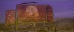 💥 Le grand Bertrand Mandico a encore frappé ! Une errance de rage et de plaisir, où après les mauvais garçons fascinants de son premier film (Les garçons sauvages) Mandico se tourne vers des femmes maudites : bienvenue sur #AFTERBLUE. La Terre a pourri et les terriens ont dû s’exiler sur la planète After Blue. Les hommes n’ont pas survécu au transfert, tués par leur pilosité : la domination patriarcale est ainsi tombée d’elle-même, dans ce paradis sale où « Tout à est à faire, rien à refaire ».