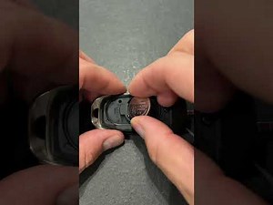How to replace the battery of a Ford Puma key.