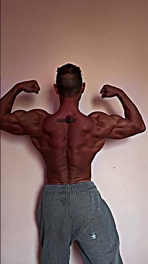 Back muscles worship… Dominating u all. Muscle stud show off