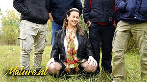 Amador britânico MILF Eva Jayne vai dogging no Park