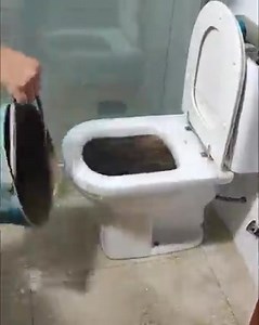 1K views · 18 reactions | Comment déboucher des toilettes sans frais ni douleurs ?  | Ismaïla Alhassane Dit Bacho | Facebook