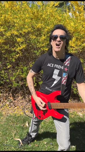 15K views · 617 reactions | Step into the Line of Forsythia Fire 蘭⚡️朗 Guitarfetish.com SBS Showroom Series Ferrari Red  #guitarplayer #guitarsolo #tone TRIXTER Solo | TRIXTER | Facebook