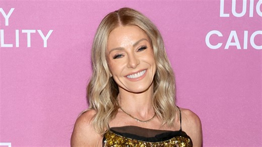 The Kelly Ripa Makeup Look That Made Her Fans Uncomfortable - The List
