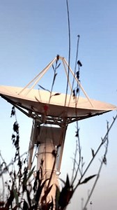 Massive Radioteleskopschale nach oben, die kosmische: Stockvideos & Filmmaterial (100 % lizenzfrei) 3877799095 | Shutterstock