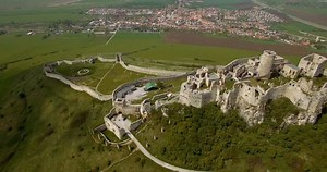 4k Aerial Ancient Castle Spissky Hrad: stock video (100% bez autorských poplatků) 17305570 | Shutterstock