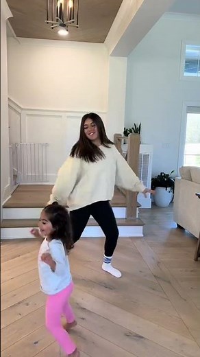 Sexy Mexican Girl Dance