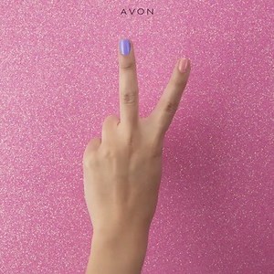 Trendy colors with Nail-wear that delivers glossy color and keeps its shine longer. Color Trend. الوان عصرية مع طلاء الأظافر اللامع يحافظ على تألق أطول | Avon