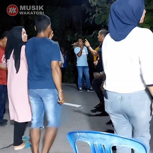 246K views · 5.6K reactions | HAPPY ENJOY...!!! MAMA MUDA GOYANG JOGET MANTUL || FOKUS HIJAB HITAM KACAMATA - PALING ASIK DAN HEBOH  ======================================= YOUNG WOMEN SHAKE A STEADY DANCE || FOCUS HIJAB BLACK GLASSES - THE MOST FUN AND HOT  Musik Wakatobi | Musik Wakatobi | Facebook