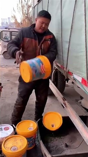 Easy Bucket Lid Opening Method